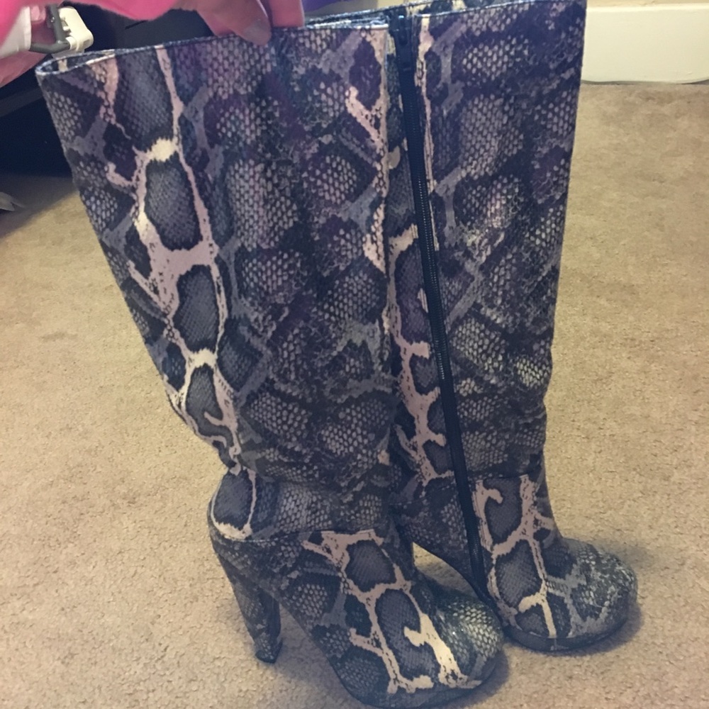 Snake skin boots. Size 7