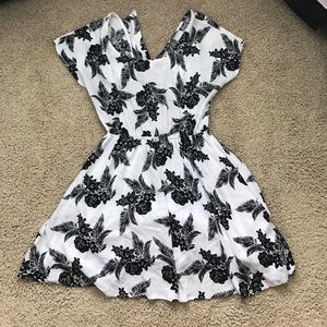 Black and white tropical dress!