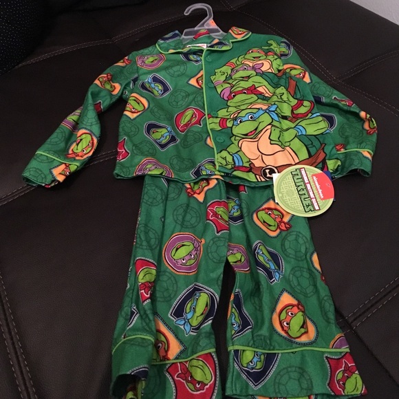 ๐๐ฃ๐ BUNDLE 3 TAGGED ITEMS FOR $12! PJs - Picture 4 of 6