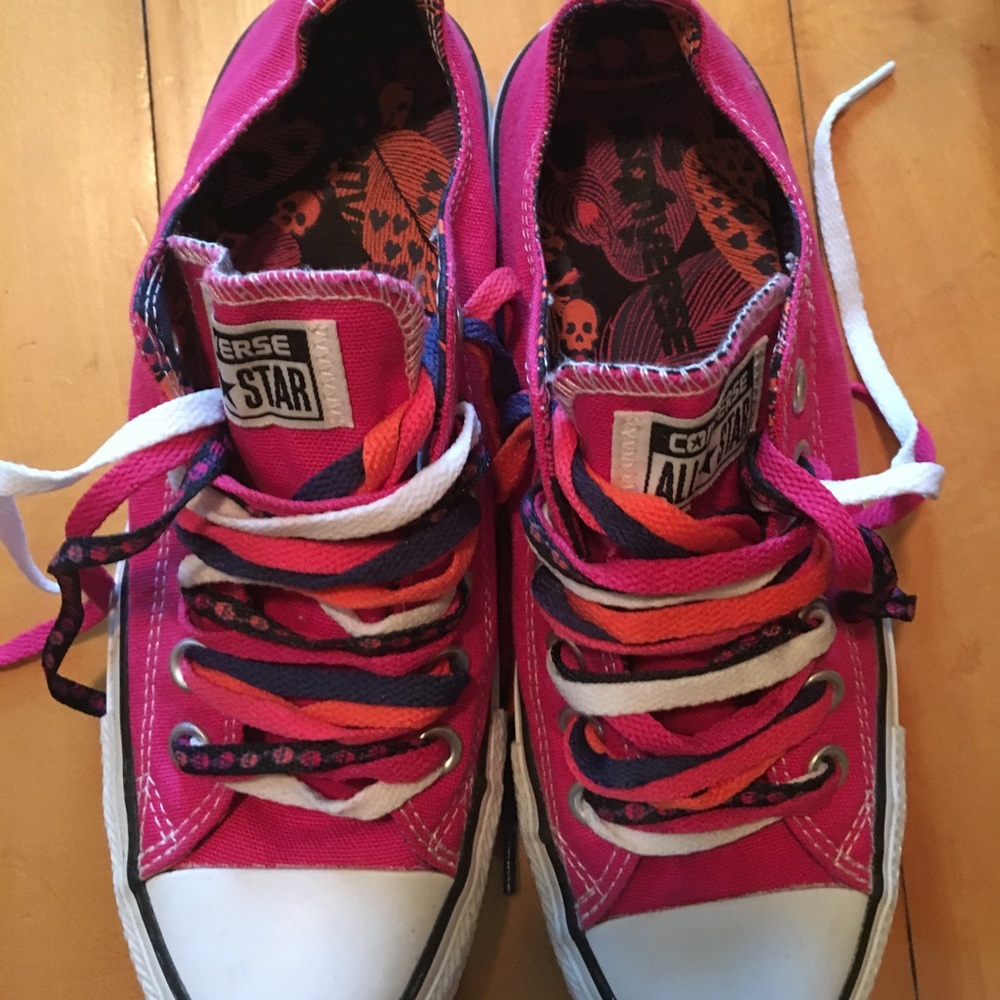 NWOT Pink 3 lace Converse size 7