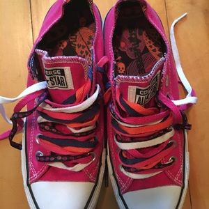 NWOT Pink 3 lace Converse size 7