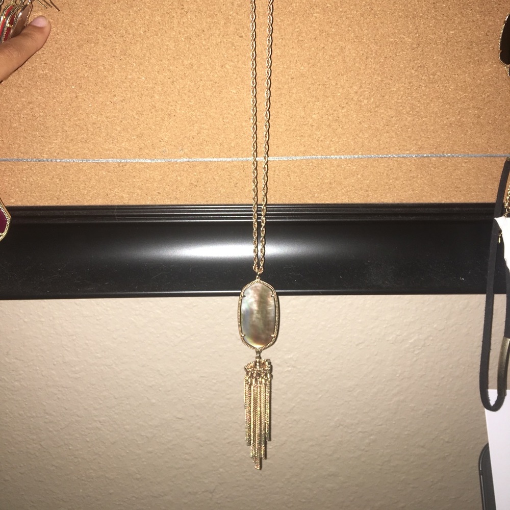 Kendra Scott necklace