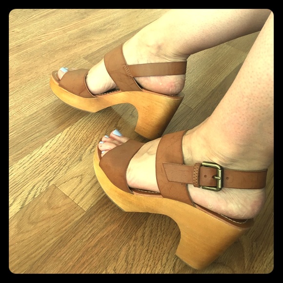 Wooden sandals - Picture 1 of 6