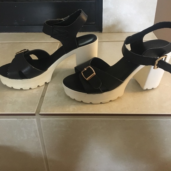 Vintage 90's throwback heels - Picture 2 of 2