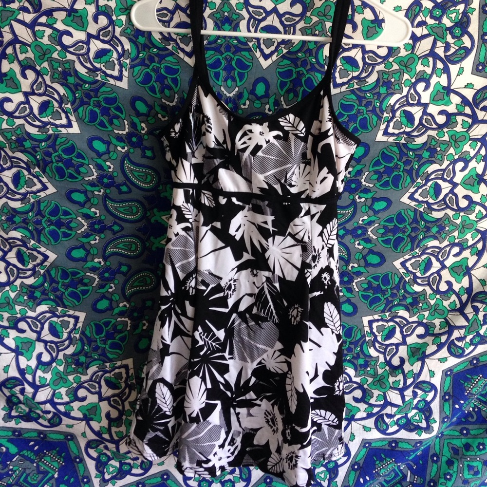 Flower design black and white dress bathing suit