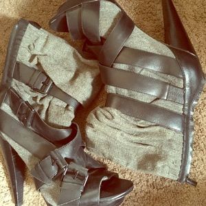 Report Signature peep-toe heeled boots