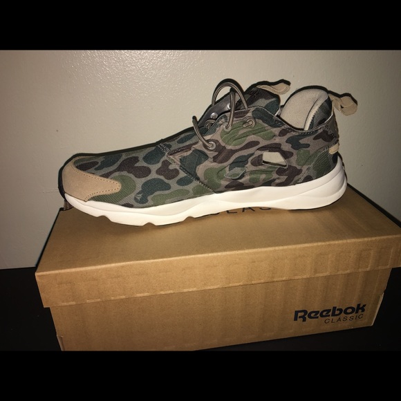 New with Box Classic Reebok - Picture 3 of 4