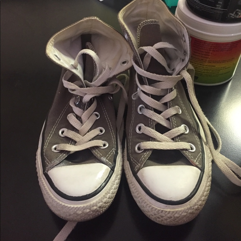 Grey converse
