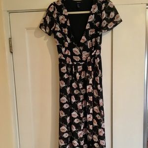 WRAP AROUND FLORAL MAXI DRESS SIZE SMALL