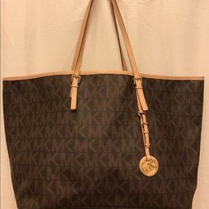 Michael Kors Jet Set Logo Tote - Medium