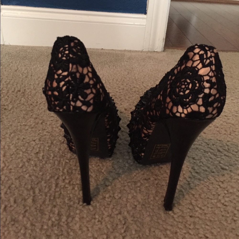 Shoes - Picture 2 of 4