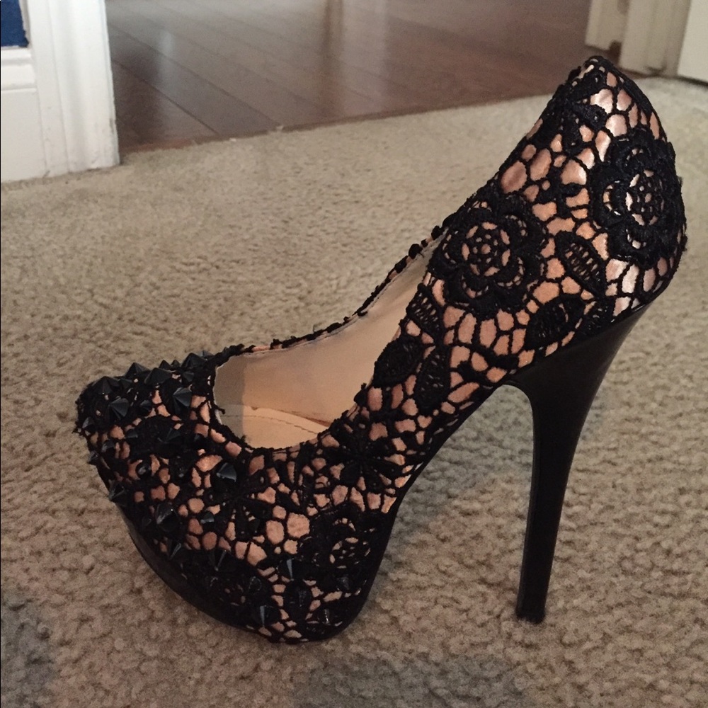Shoes - Picture 3 of 4