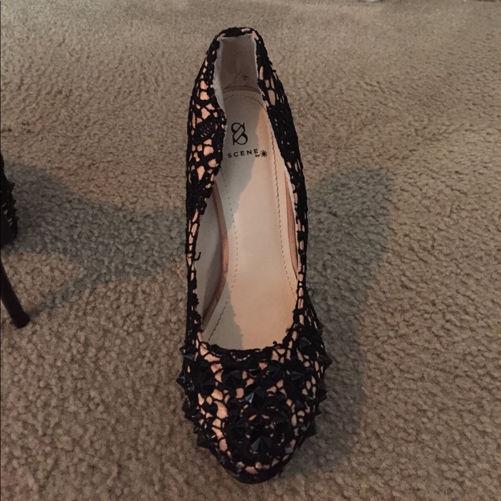 Shoes - Picture 4 of 4