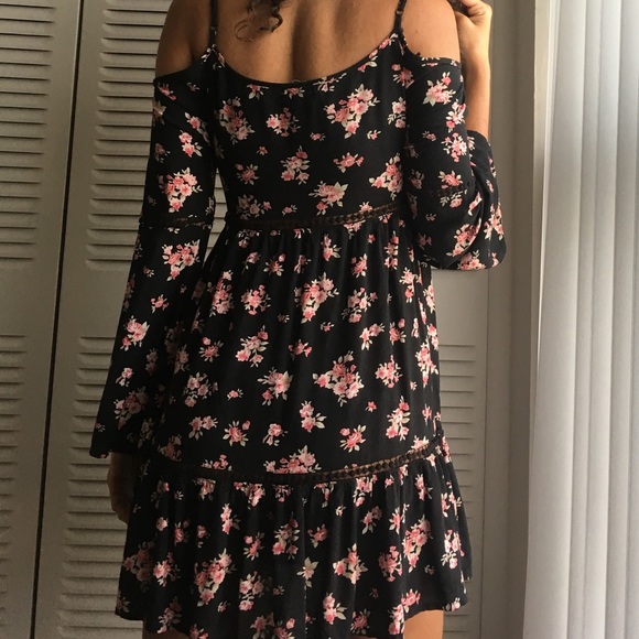 Dress - Picture 3 of 4