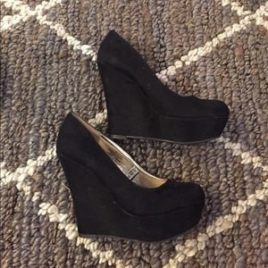 Black wedged platform heels