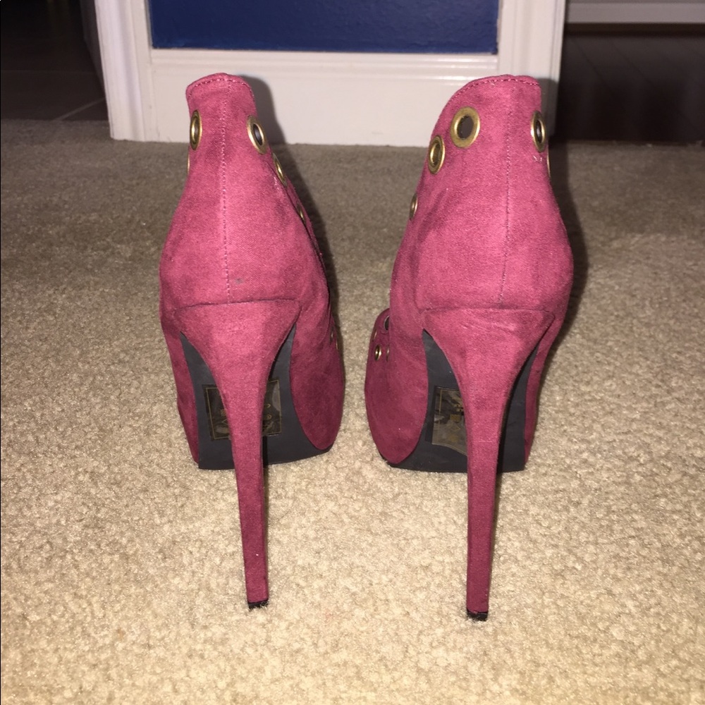 Shoes - Picture 4 of 4