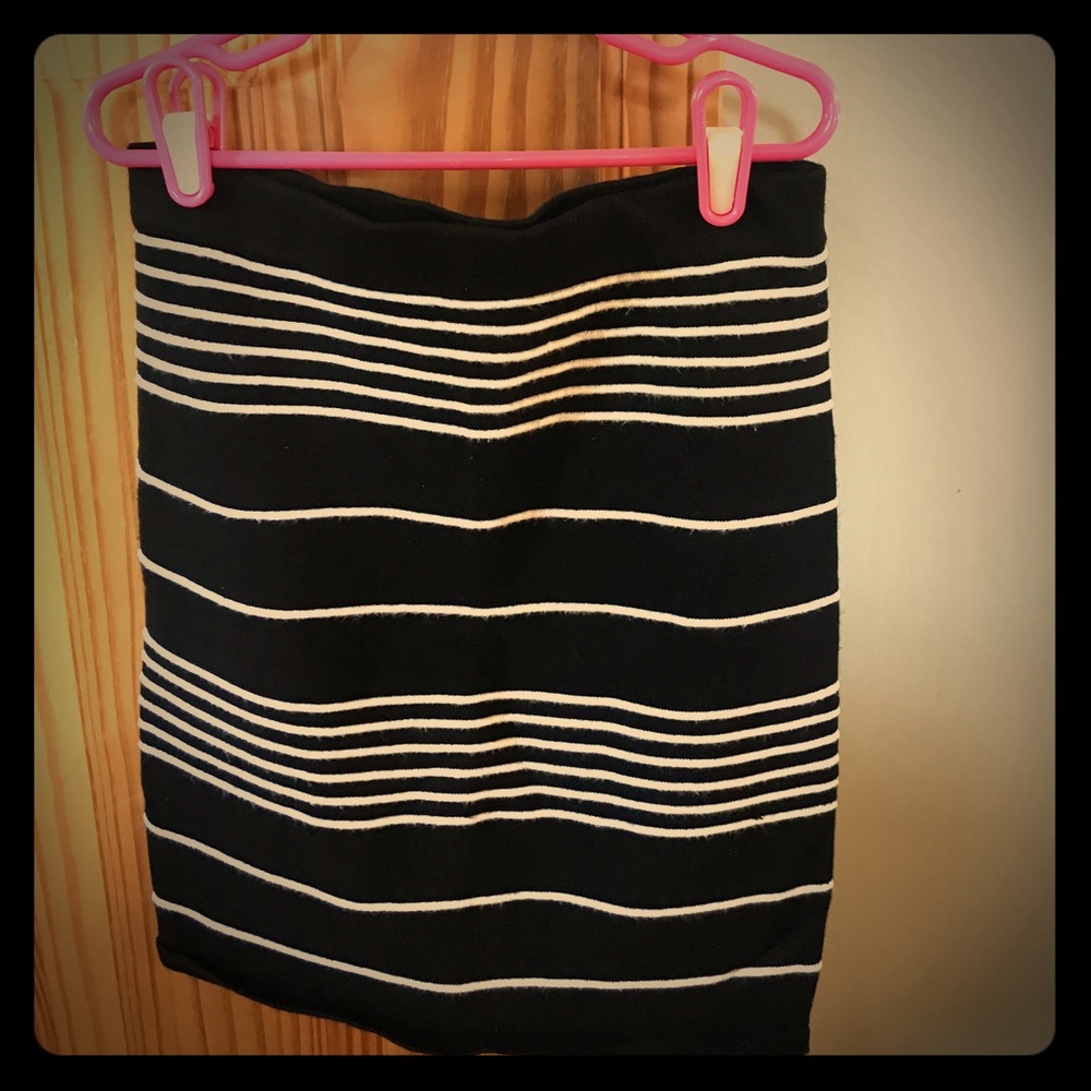 Wet Seal black & white skirt