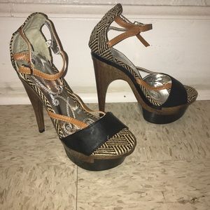 *NEVER WORN* Platform Heels