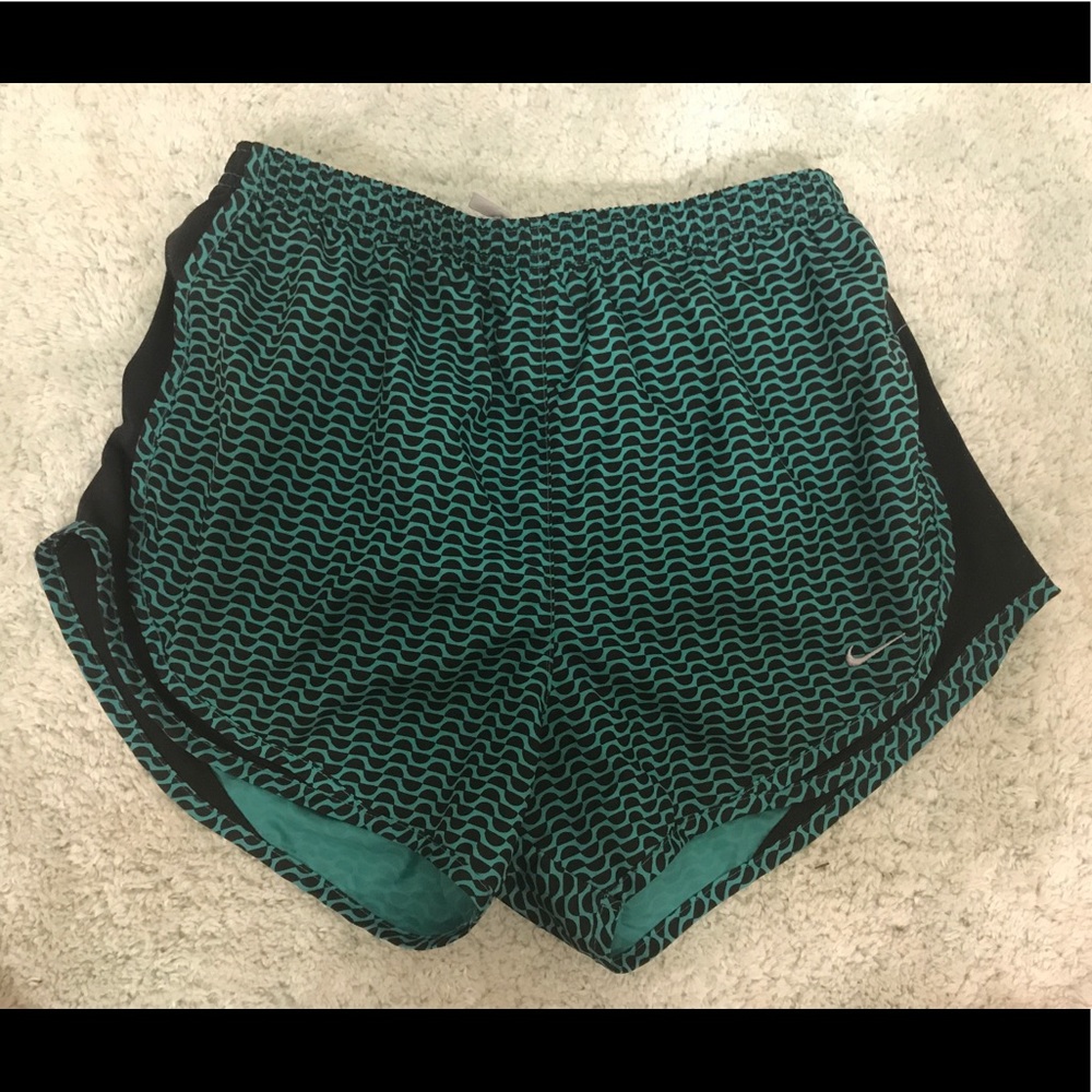 Nike Women's 3" Tempo Running Shorts. Size M