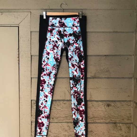 Under Armour Pants - Under Amour Heat Gear Printed Leggings