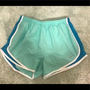 Nike Women's 3" Tempo Running Shorts. Size M