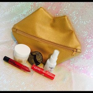 Mini make-up travel set