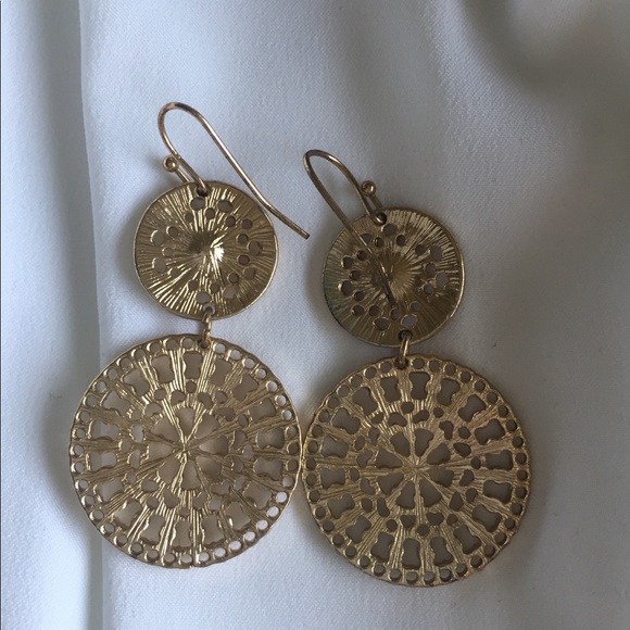 ✨✨Stunning Elegant Gold pleated Earrings ✨✨ - Picture 2 of 3