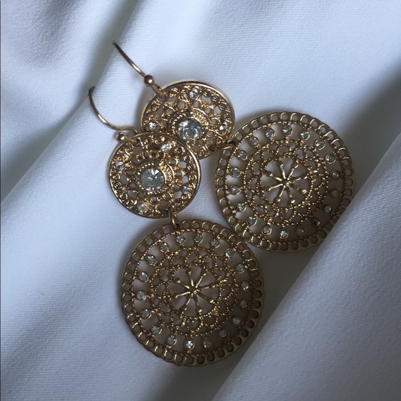 ✨✨Stunning Elegant Gold pleated Earrings ✨✨ - Picture 3 of 3