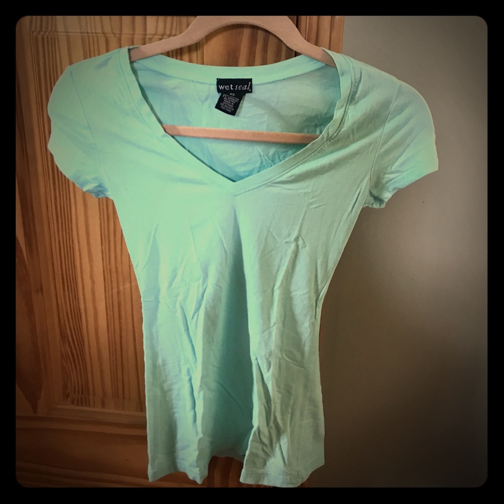 V-neck t-shirt