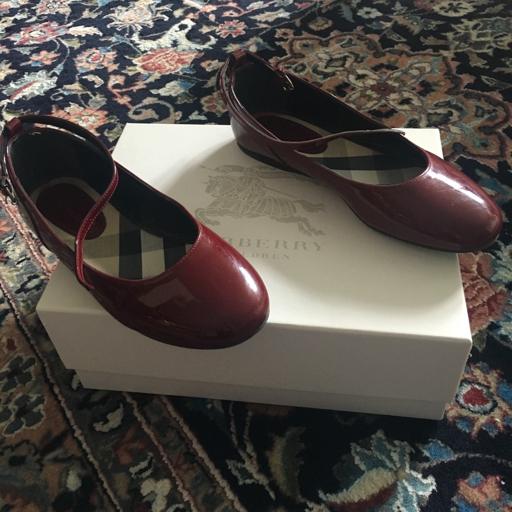 Burberry girls shoes