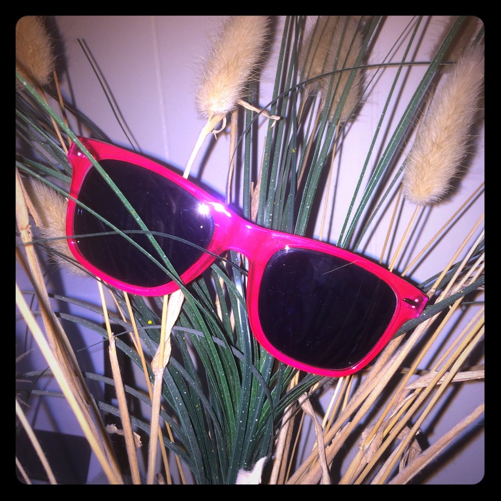 💜Liquid Fuchsia Classic Sunglasses💜