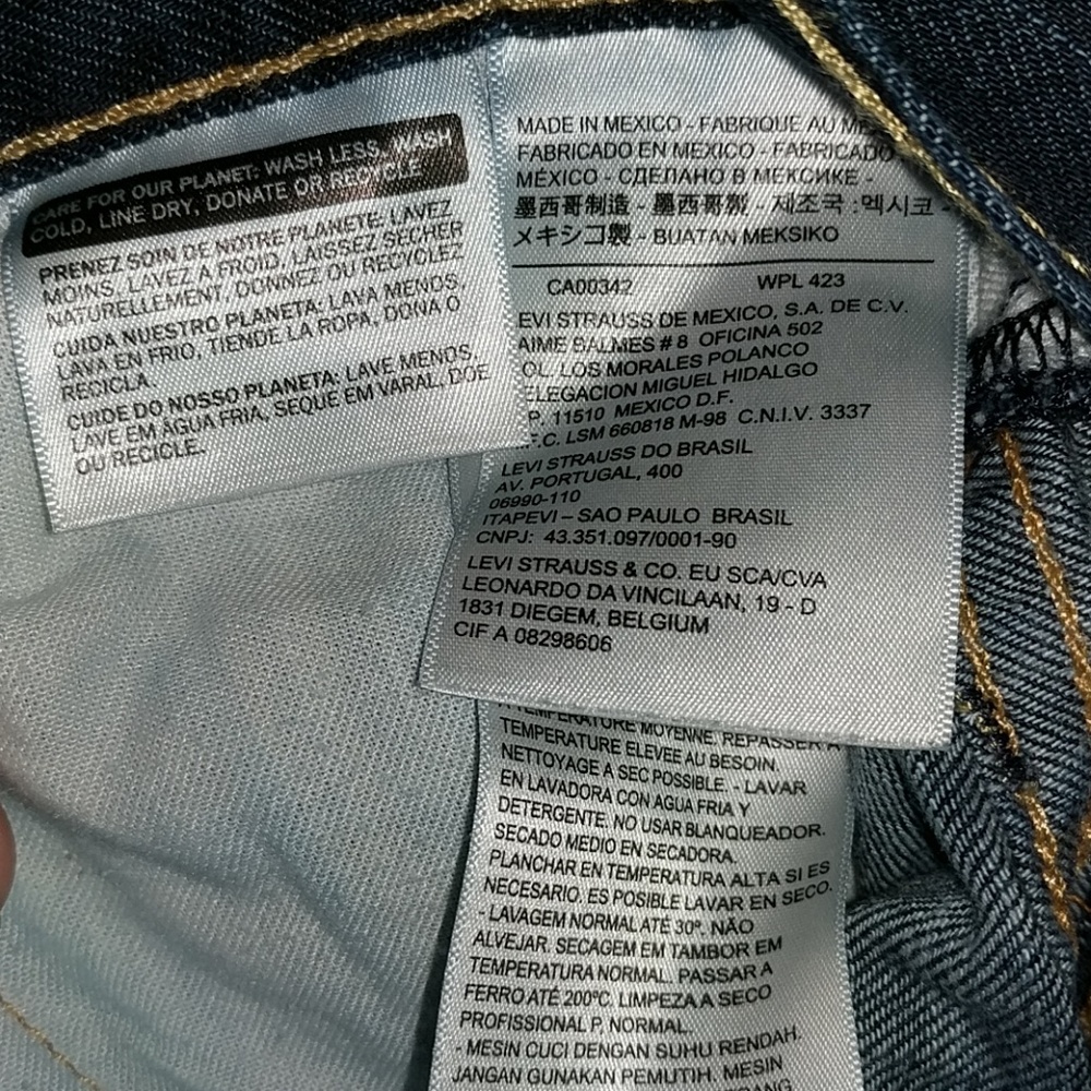 Levi's - Picture 4 of 5