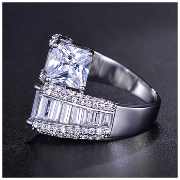 Swarovski Crystals The Sophia .925 Silver Ring - Picture 5 of 7