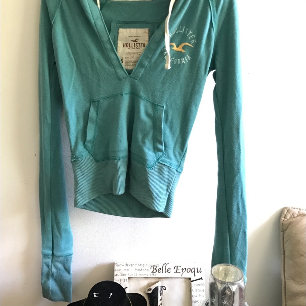 Hollister sweater