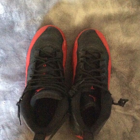 Jordan 12 flu games - Picture 3 of 5
