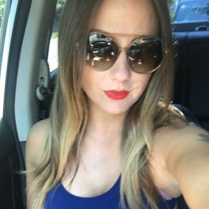 Meet your Posher, Tina