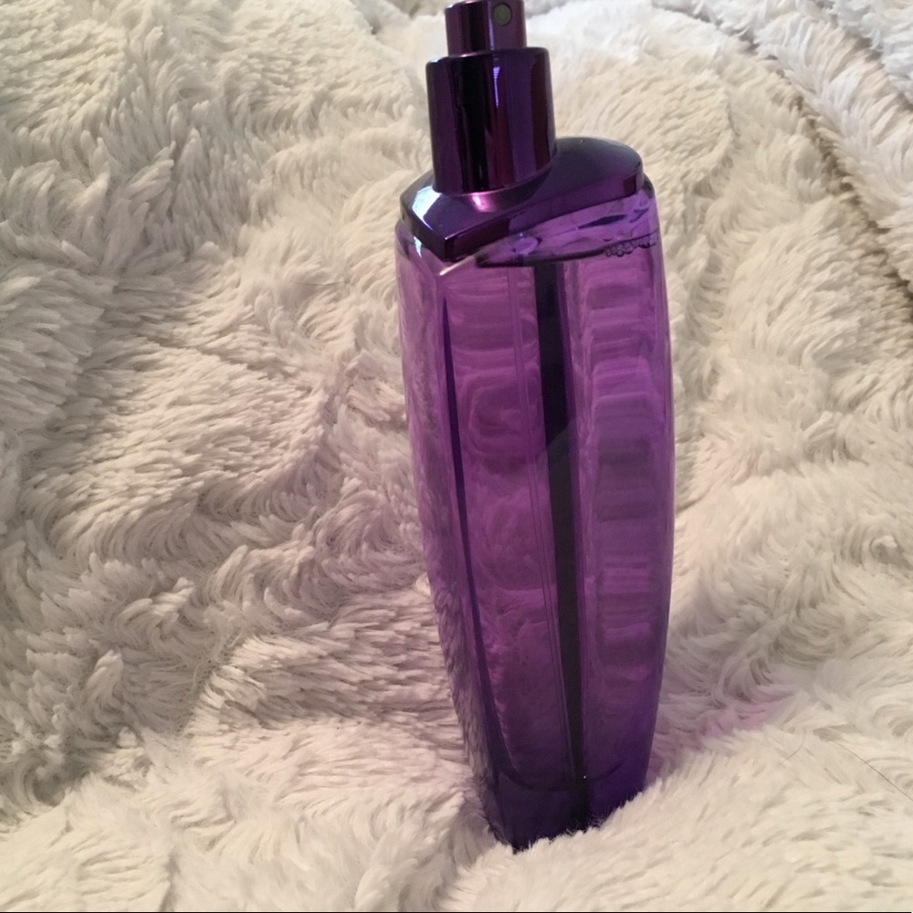 Justin Bieber girlfriend perfume