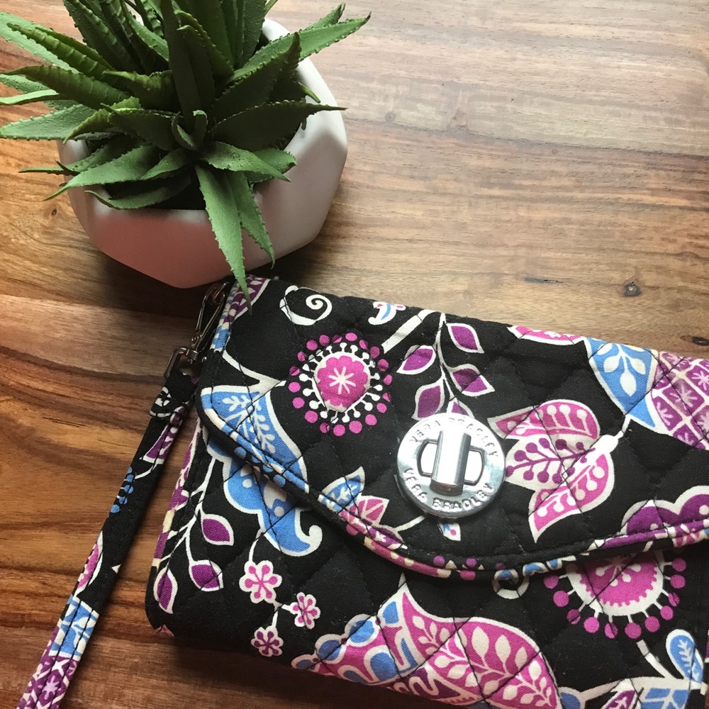 vera bradley wristlet