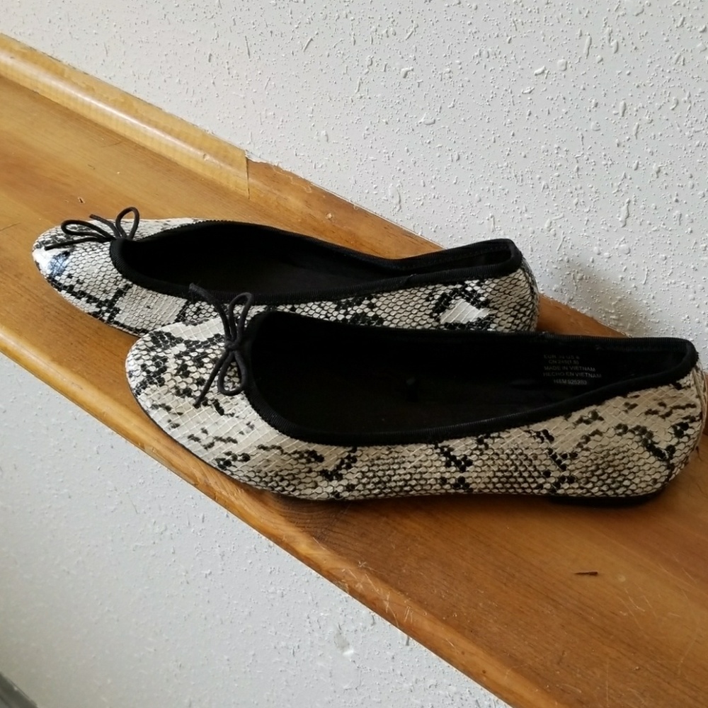 H&M flats never worn