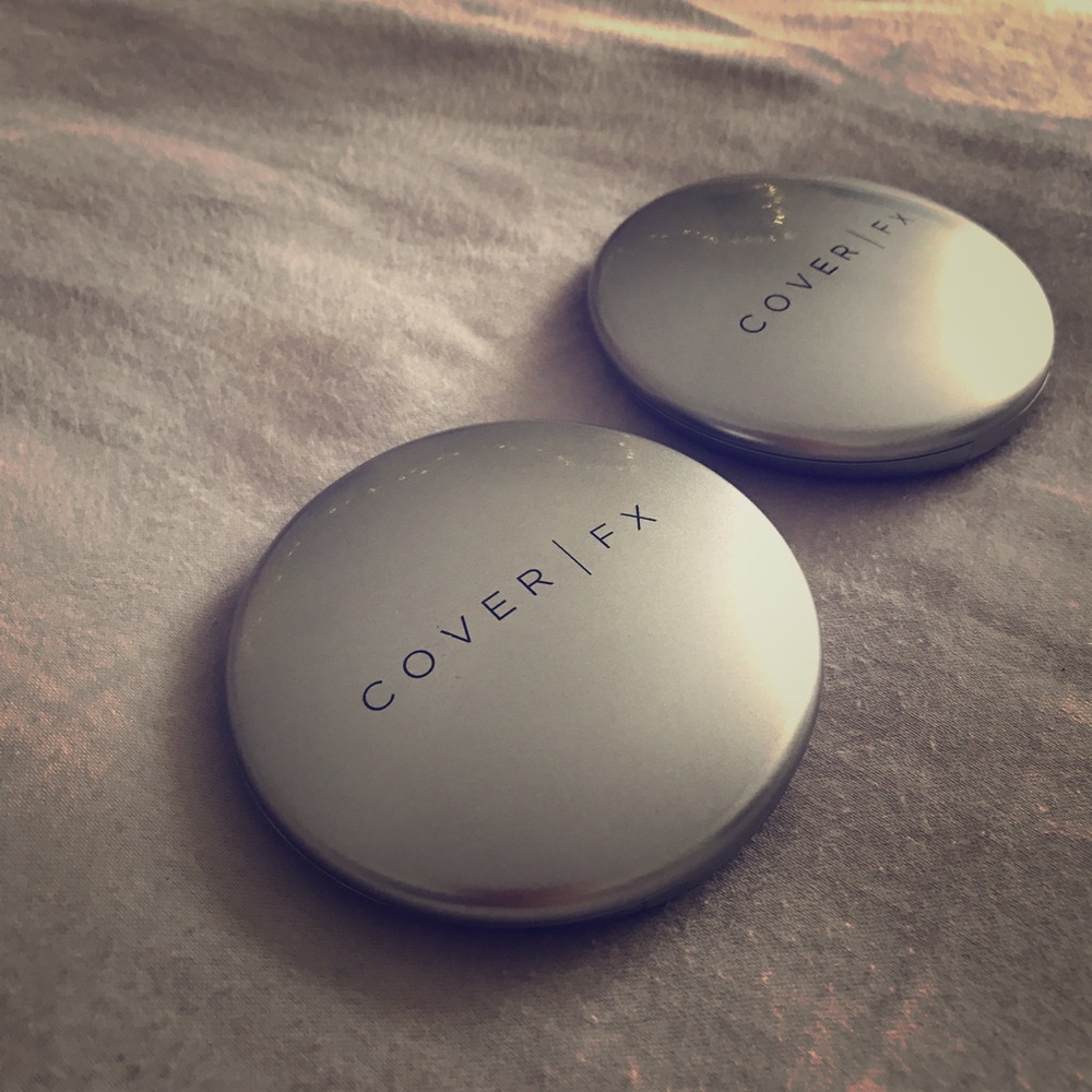 Cover FX blotting powders in light and medium