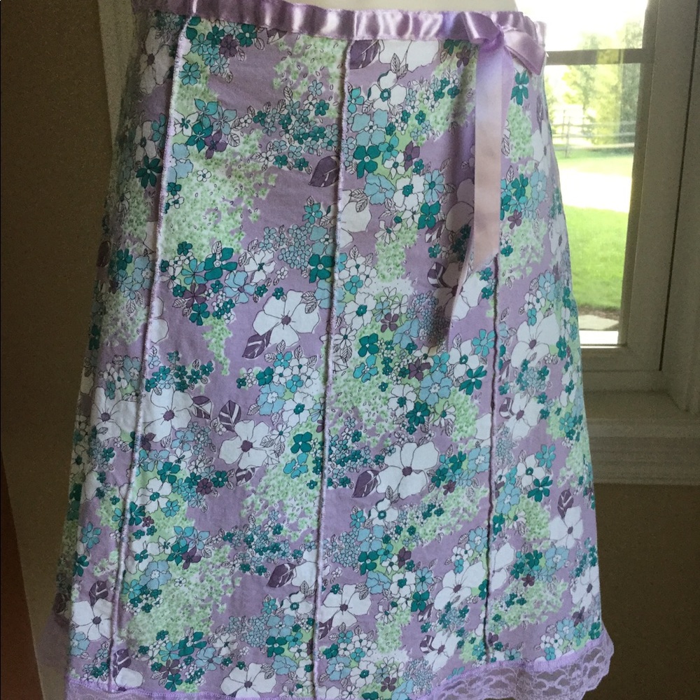 Lavender cotton spandex skirt with bow detail