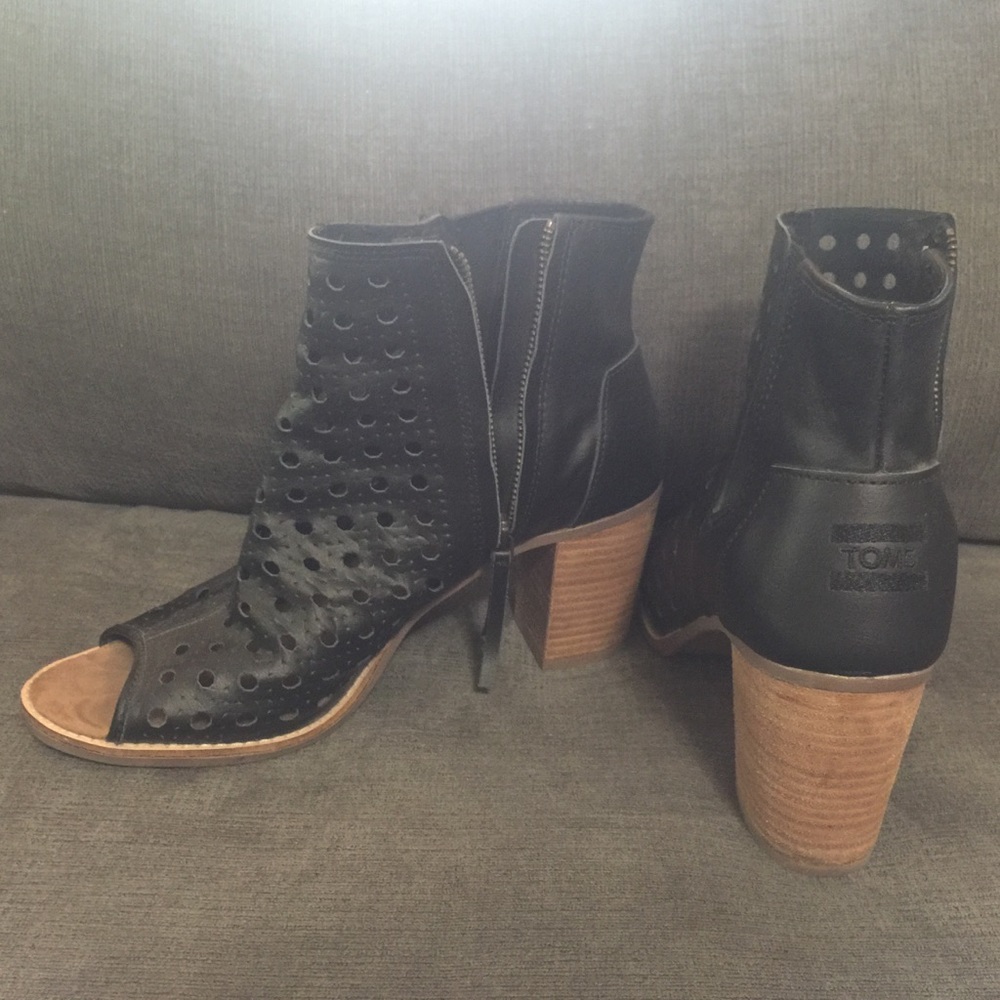 Toms heels