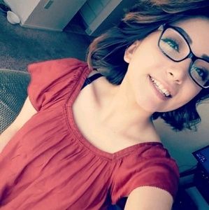 Meet your Posher, Alexia
