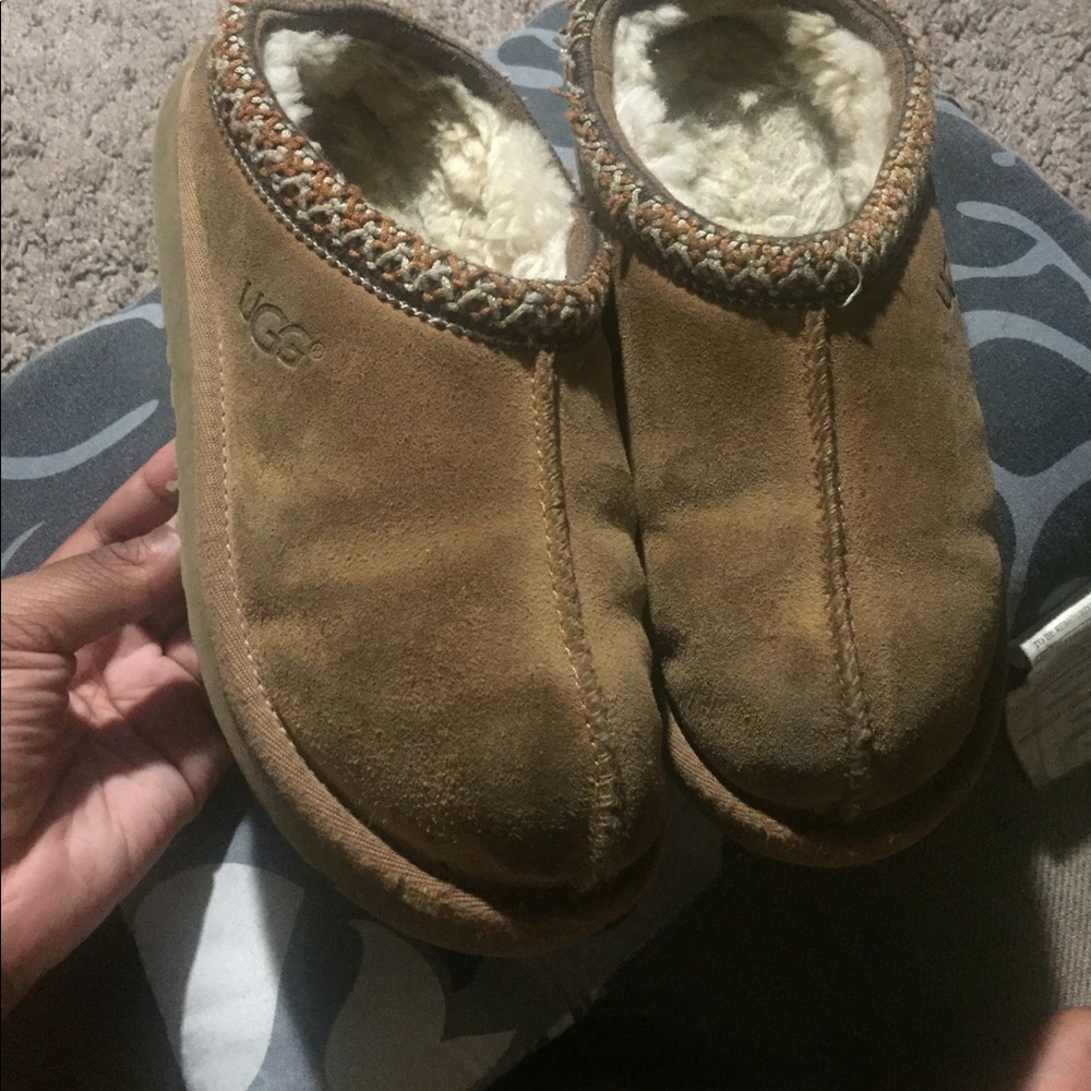 UGG SLIPPERS