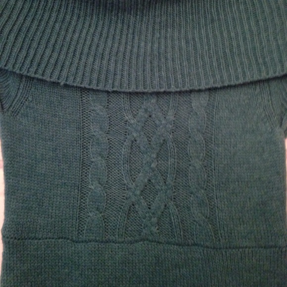 3/$20 🐱Green Sweater Dress - Picture 2 of 2