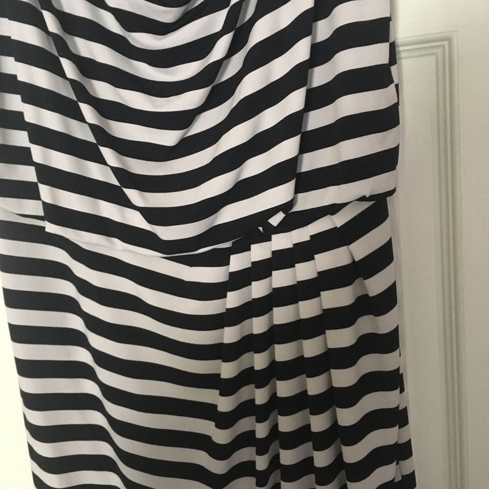 BLACK AND WHITE DRESS - Picture 2 of 5