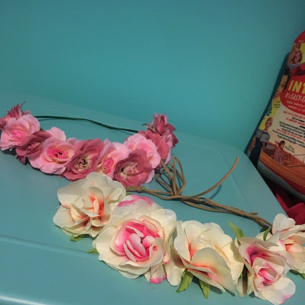 2 flower headwraps🌸🌼🌺