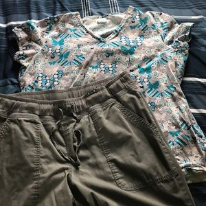 2XL Koi and Willow Brook scrub set! Koi