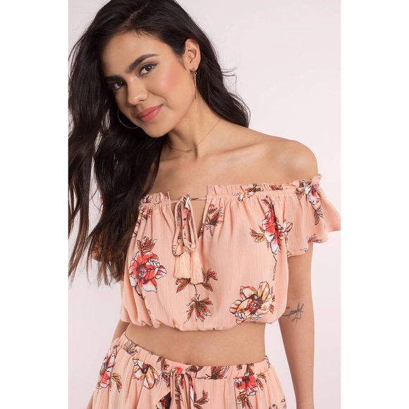 Blush Floral Off The Shoulder Crop Top - Picture 2 of 4