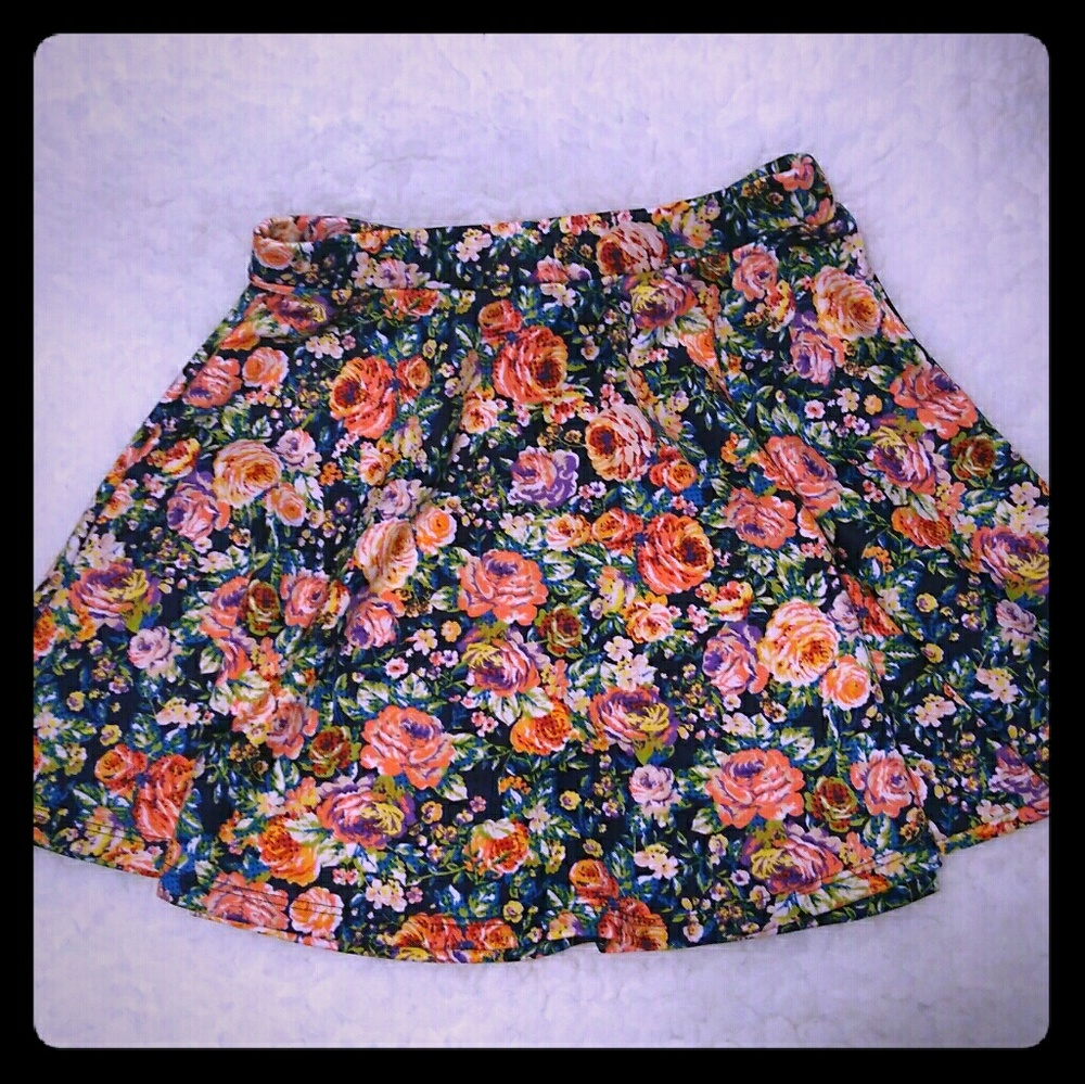 NWOT Sans Souci flowered skater skirt